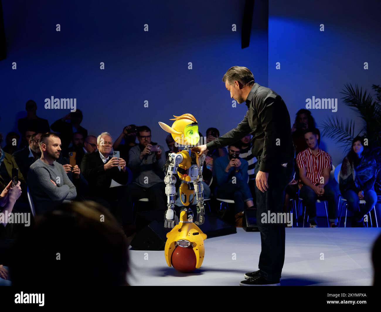 Dévoilement du prototype de robot Mirokai par Jerome Monceaux, PDG d'Enchanted Tools à Paris, France. Banque D'Images