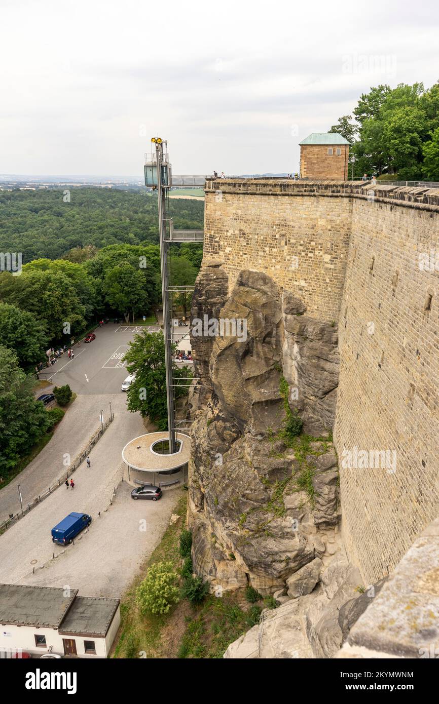 Konigstein est une immense forteresse dans le sud-est de l'Allemagne. Banque D'Images