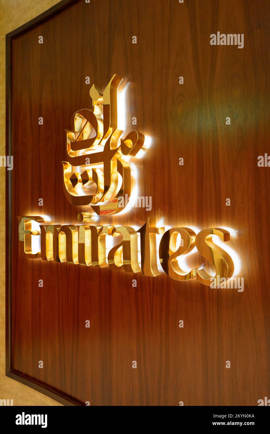 DUBAÏ - 08 SEPTEMBRE 2015 : intérieur de salon de classe affaires Emirates. Emirates est la plus grande compagnie aérienne du Moyen-Orient. C'est une compagnie aérienne basée à Dub Banque D'Images