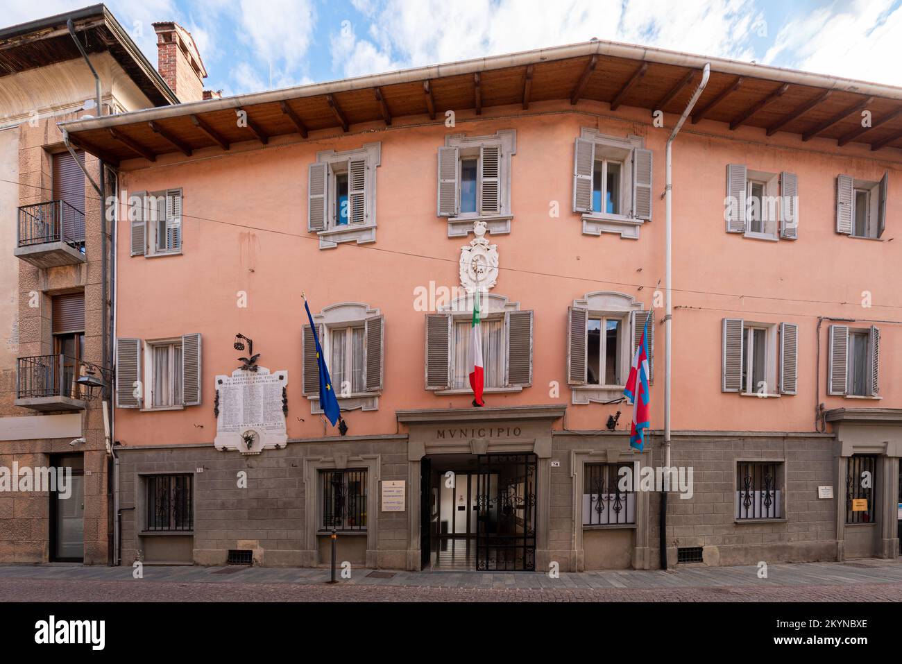 Borgo San Dalmazzo, Cuneo, Italie- 01 décembre 2022: L'hôtel de ville de via Roma dans le siège de la ville de la Foire nationale des escargots appelée Col Banque D'Images