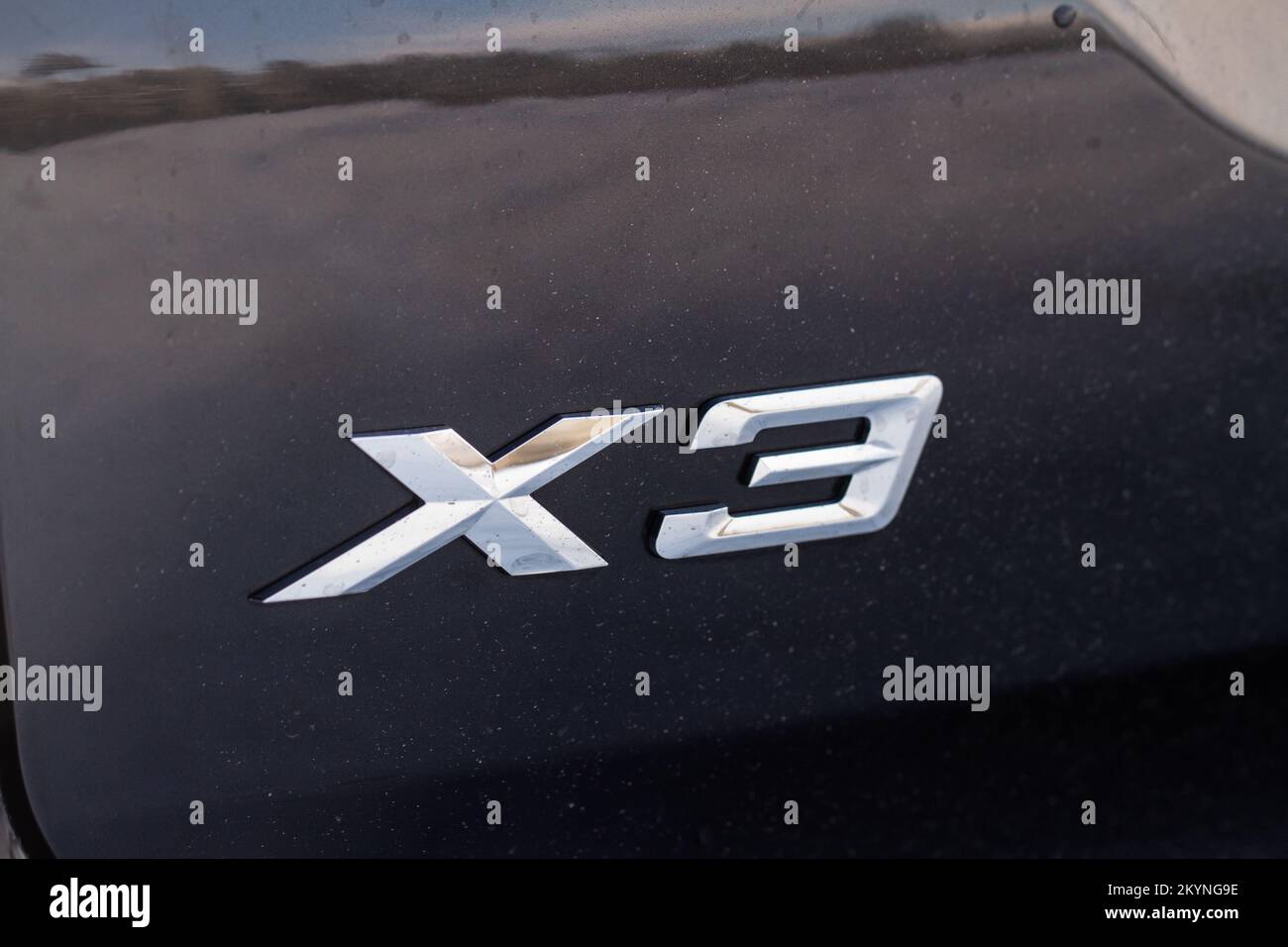 MOSCOU, RUSSIE - 05 FÉVRIER 2022 BMW X3 (G01), véhicule utilitaire sport de luxe sous-compact, vue de face. Logo BMW X3. Banque D'Images MOSCOU, RUSSIE - 05 FÉVRIER 2022 BMW X3 (G01), véhicule utilitaire sport de luxe sous-compact, vue de face. Logo BMW X3. Banque D'Images