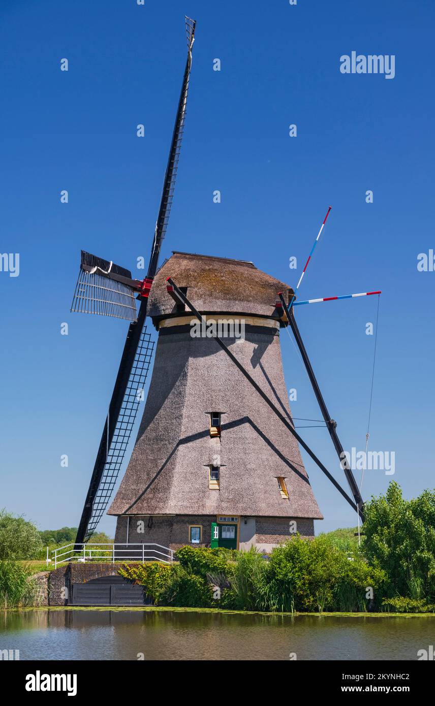 Pays-Bas, province de la Hollande du Sud, Kinderdijk, l'un des 19 moulins à vent du village construits au 18th siècle. Banque D'Images