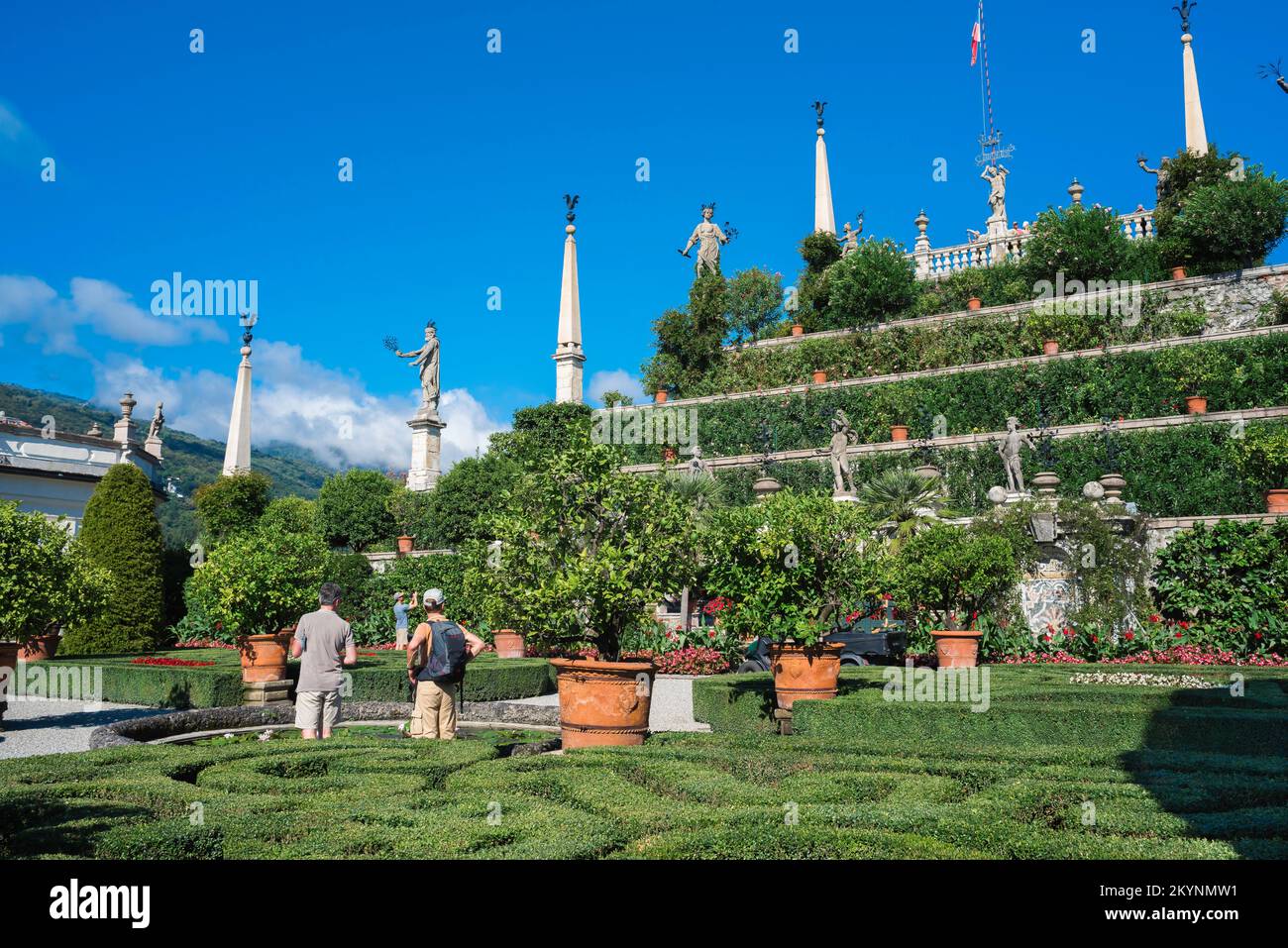 Isola Bella Lac majeur, vue sur le jardin en terrasse et le parterre Giardino d'Amore à Isola Bella, Iles Borromeo, Lac majeur, Italie Banque D'Images