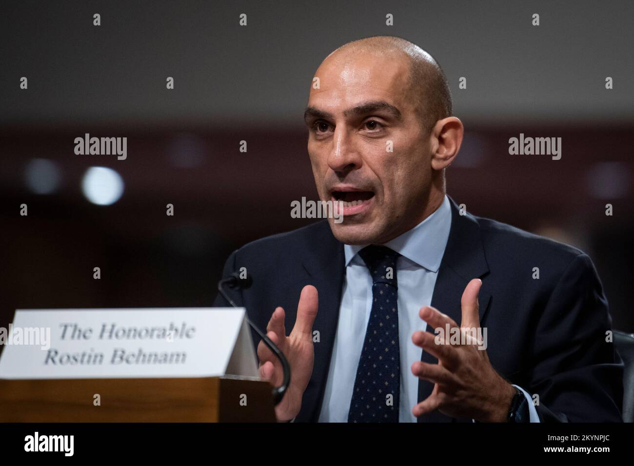 Rostin Behnam, président de la Commission des marchés à terme des produits de base, comparaît devant une audience du Comité sénatorial de l'agriculture, de la nutrition et des forêts pour examiner les leçons tirées de l'effondrement de la FTX, en se concentrant sur les raisons pour lesquelles le Congrès doit agir, dans le bâtiment Dirksen du bureau du Sénat à Washington, DC, jeudi, 1 décembre 2022. Crédit : Rod Lamkey/CNP/MediaPunch Banque D'Images