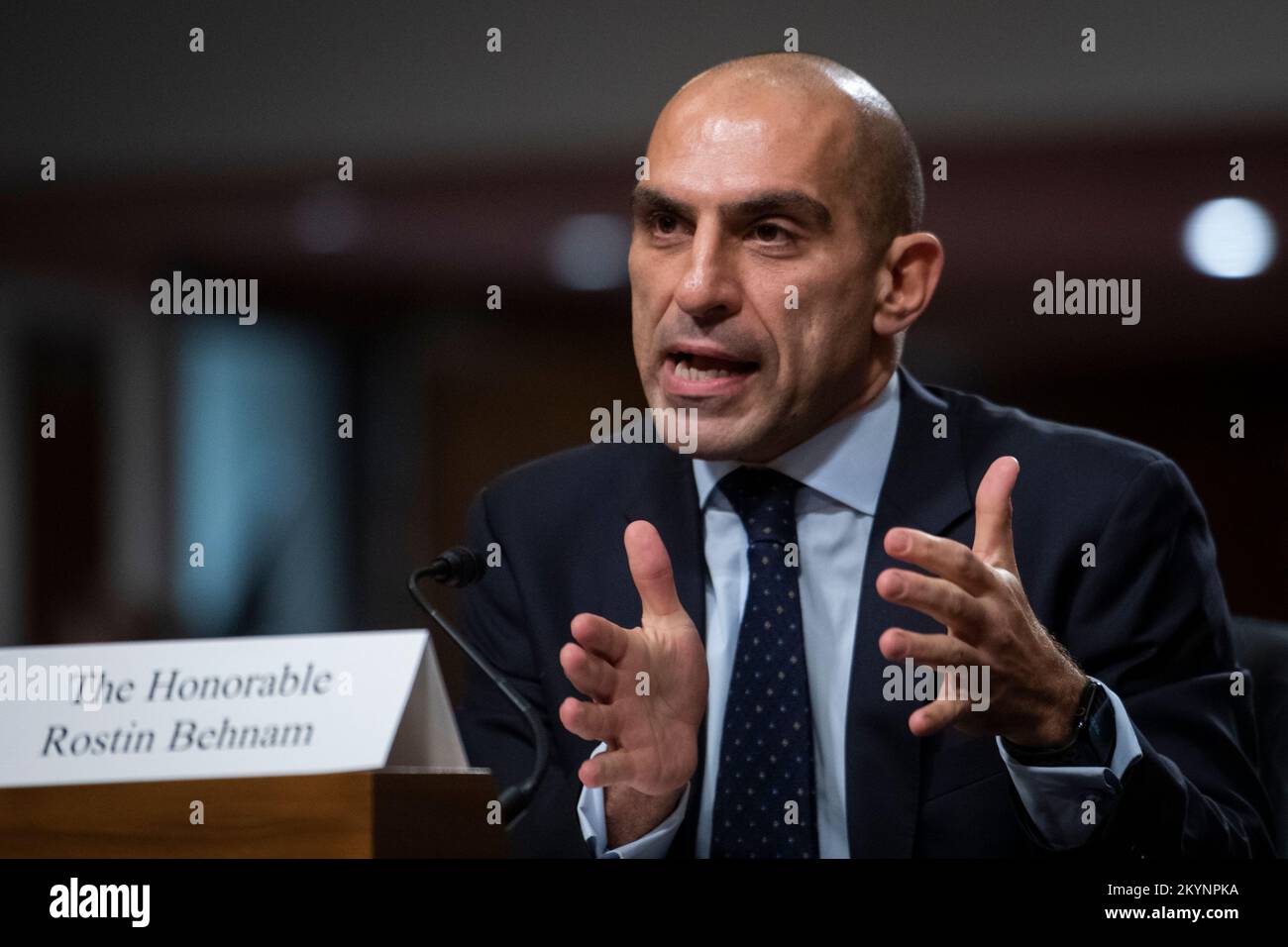 Rostin Behnam, président de la Commission des marchés à terme des produits de base, comparaît devant une audience du Comité sénatorial de l'agriculture, de la nutrition et des forêts pour examiner les leçons tirées de l'effondrement de la FTX, en se concentrant sur les raisons pour lesquelles le Congrès doit agir, dans le bâtiment Dirksen du bureau du Sénat à Washington, DC, jeudi, 1 décembre 2022. Crédit : Rod Lamkey/CNP/MediaPunch Banque D'Images