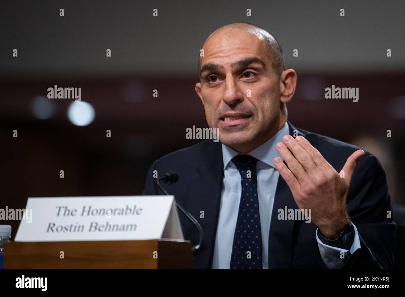 Rostin Behnam, président de la Commission des marchés à terme des produits de base, comparaît devant une audience du Comité sénatorial de l'agriculture, de la nutrition et des forêts pour examiner les leçons tirées de l'effondrement de la FTX, en se concentrant sur les raisons pour lesquelles le Congrès doit agir, dans le bâtiment Dirksen du bureau du Sénat à Washington, DC, jeudi, 1 décembre 2022. Crédit : Rod Lamkey/CNP/MediaPunch Banque D'Images