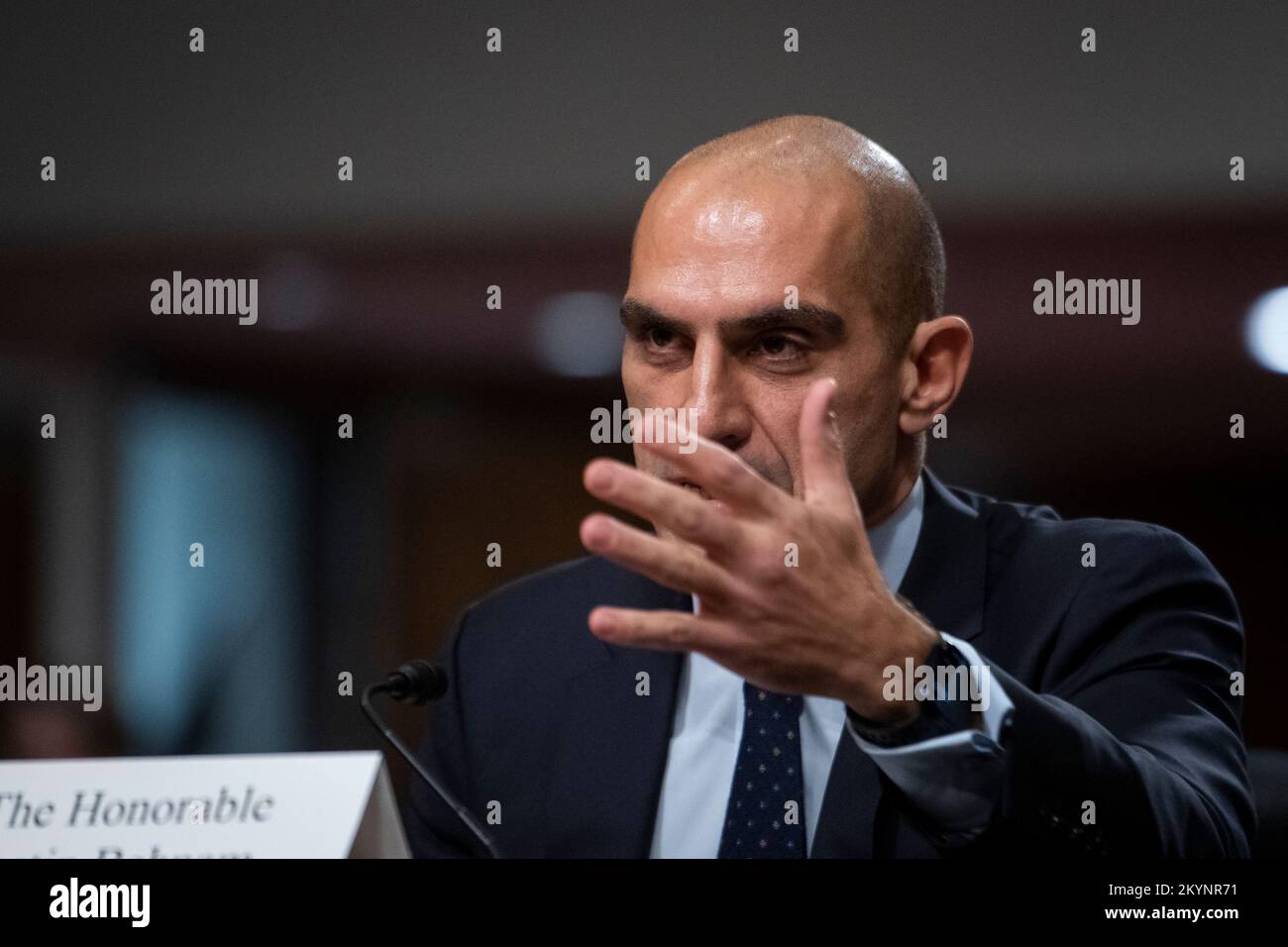 Rostin Behnam, président de la Commission des marchés à terme des produits de base, comparaît devant une audience du Comité sénatorial de l'agriculture, de la nutrition et des forêts pour examiner les leçons tirées de l'effondrement de la FTX, en se concentrant sur les raisons pour lesquelles le Congrès doit agir, dans le bâtiment Dirksen du bureau du Sénat à Washington, DC, jeudi, 1 décembre 2022. Crédit : Rod Lamkey/CNP/MediaPunch Banque D'Images