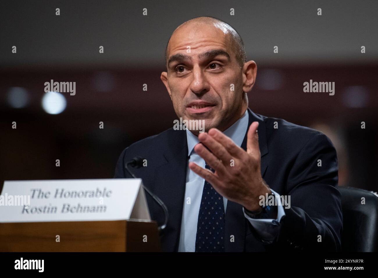 Rostin Behnam, président de la Commission des marchés à terme des produits de base, comparaît devant une audience du Comité sénatorial de l'agriculture, de la nutrition et des forêts pour examiner les leçons tirées de l'effondrement de la FTX, en se concentrant sur les raisons pour lesquelles le Congrès doit agir, dans le bâtiment Dirksen du bureau du Sénat à Washington, DC, jeudi, 1 décembre 2022. Crédit : Rod Lamkey/CNP/MediaPunch Banque D'Images
