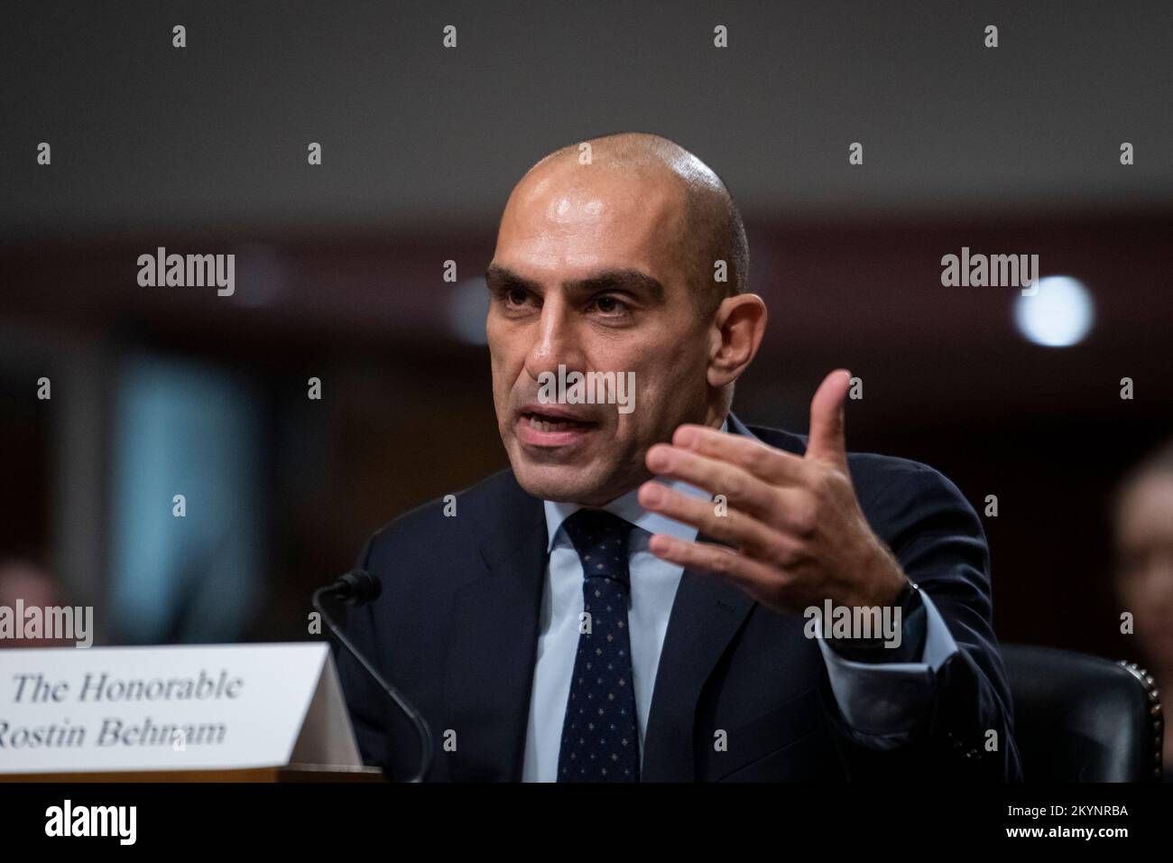 Rostin Behnam, président de la Commission des marchés à terme des produits de base, comparaît devant une audience du Comité sénatorial de l'agriculture, de la nutrition et des forêts pour examiner les leçons tirées de l'effondrement de la FTX, en se concentrant sur les raisons pour lesquelles le Congrès doit agir, dans le bâtiment Dirksen du bureau du Sénat à Washington, DC, jeudi, 1 décembre 2022. Crédit : Rod Lamkey/CNP/MediaPunch Banque D'Images