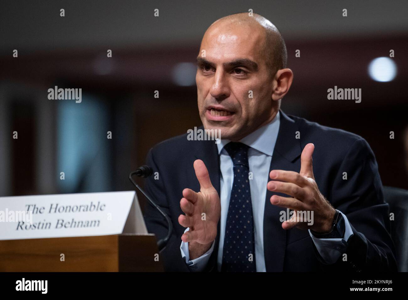 Rostin Behnam, président de la Commission des marchés à terme des produits de base, comparaît devant une audience du Comité sénatorial de l'agriculture, de la nutrition et des forêts pour examiner les leçons tirées de l'effondrement de la FTX, en se concentrant sur les raisons pour lesquelles le Congrès doit agir, dans le bâtiment Dirksen du bureau du Sénat à Washington, DC, jeudi, 1 décembre 2022. Crédit : Rod Lamkey/CNP/MediaPunch Banque D'Images