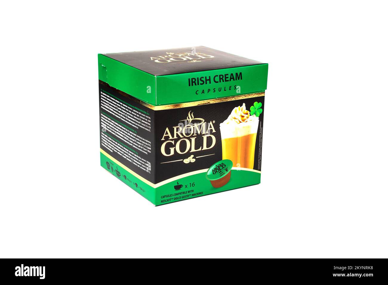 Jurmala, Lettonie - 11.19.2022: Café AROMA GOLD - crème irlandaise. Boîte de capsules de café pour Dolce Gusto. Isoler Banque D'Images