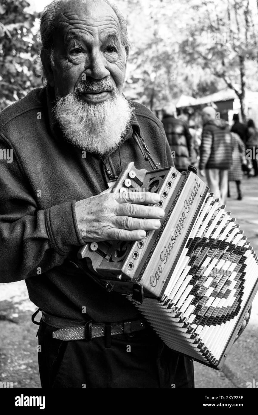 Portrait d'un ancien musicien de rue artiste en Italie Banque D'Images