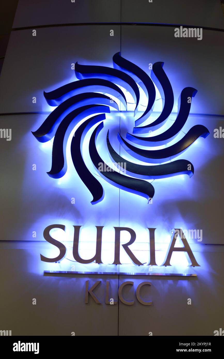 KUALA LUMPUR, MALAISIE - 23 AVRIL 2014 : logo du centre commercial Suria KLCC. Suria KLCC est l'un des plus grands centres commerciaux de Malaisie Banque D'Images
