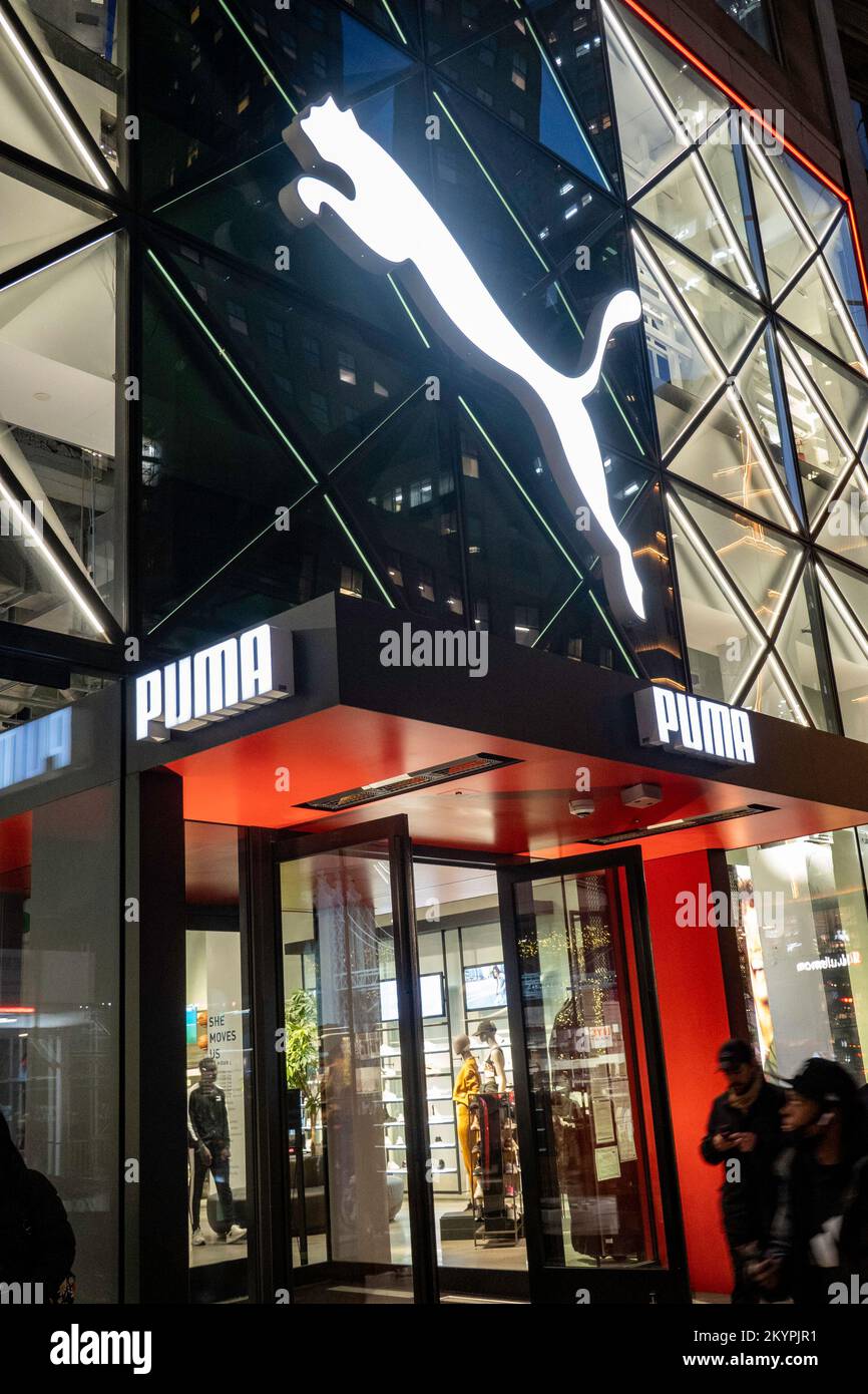 Puma Flagship Store sur Fifth Avenue, New York City, Etats-Unis 2022 Banque D'Images