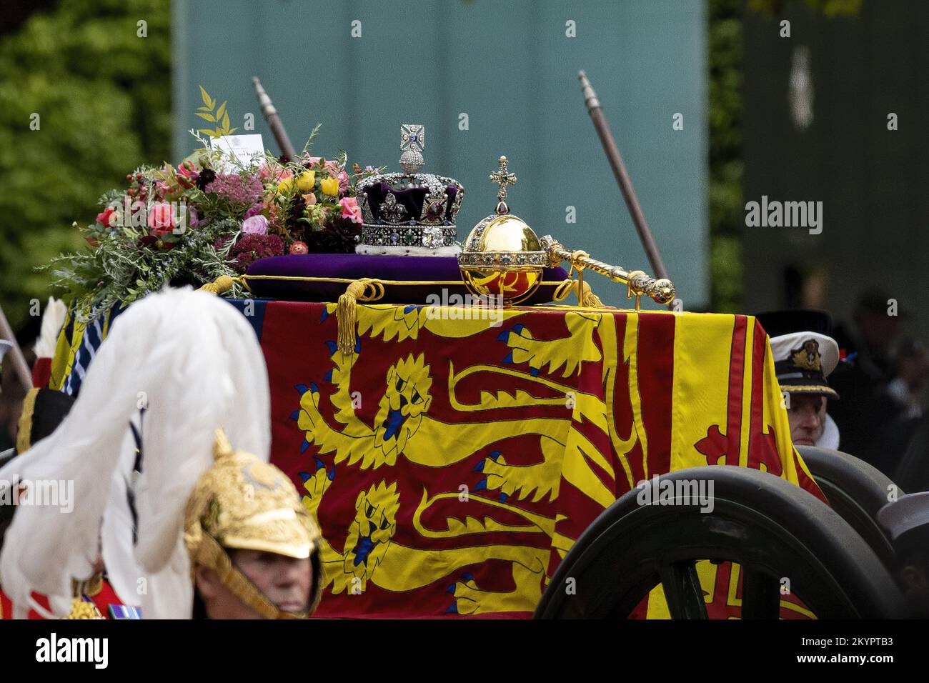 LONDRES, ANGLETERRE: La procession funéraire de l'État pour la Reine Elizabeth II comme vu du Mall après le service à l'abbaye de Westminster. Avec: Queen Elizabeth II où: Londres, Royaume-Uni quand: 19 sept 2022 crédit: Neil Lupin/WENN Banque D'Images