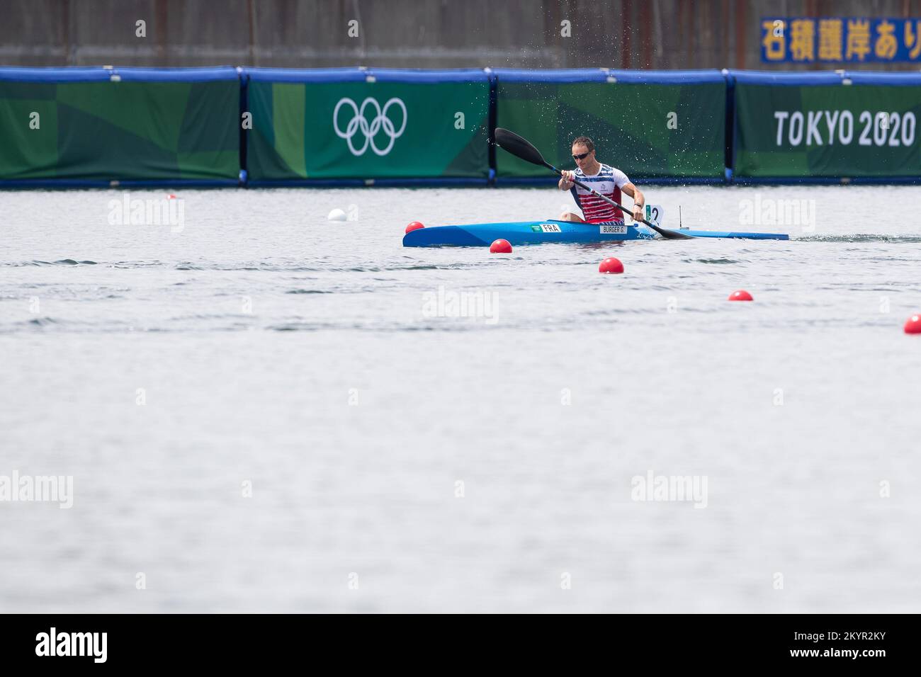 02 août 2021: Guillaume Burger de l'équipe France se produit lors des courses de sprint de canoë de MenÕs Kayak Single 1000m Heats, Tokyo Jeux Olympiques de 2020 sur la voie navigable de la forêt marine à Tokyo, Japon. Daniel Lea/CSM} Banque D'Images