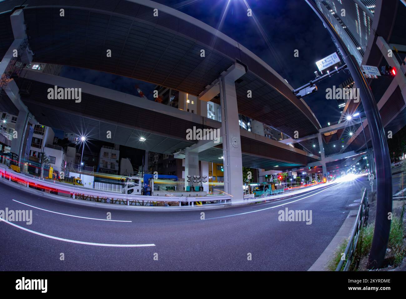 Une nuit rue au néon dans Roppongi Fish Eye shot Banque D'Images