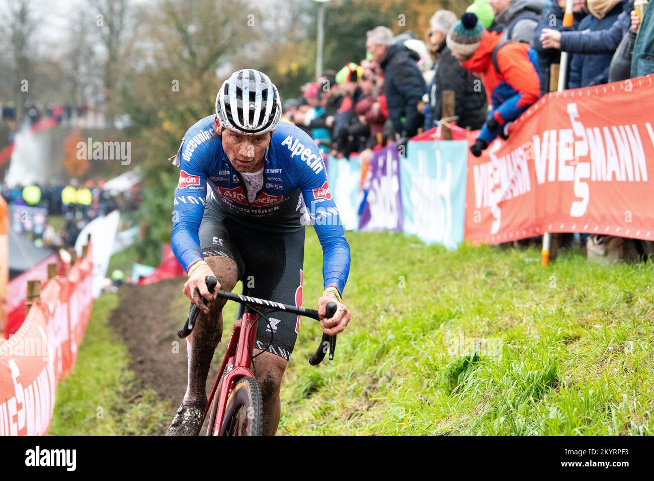 Mathieu van der Poel dans la coupe du monde du Cyclocross Hulst Photo Stock  - Alamy
