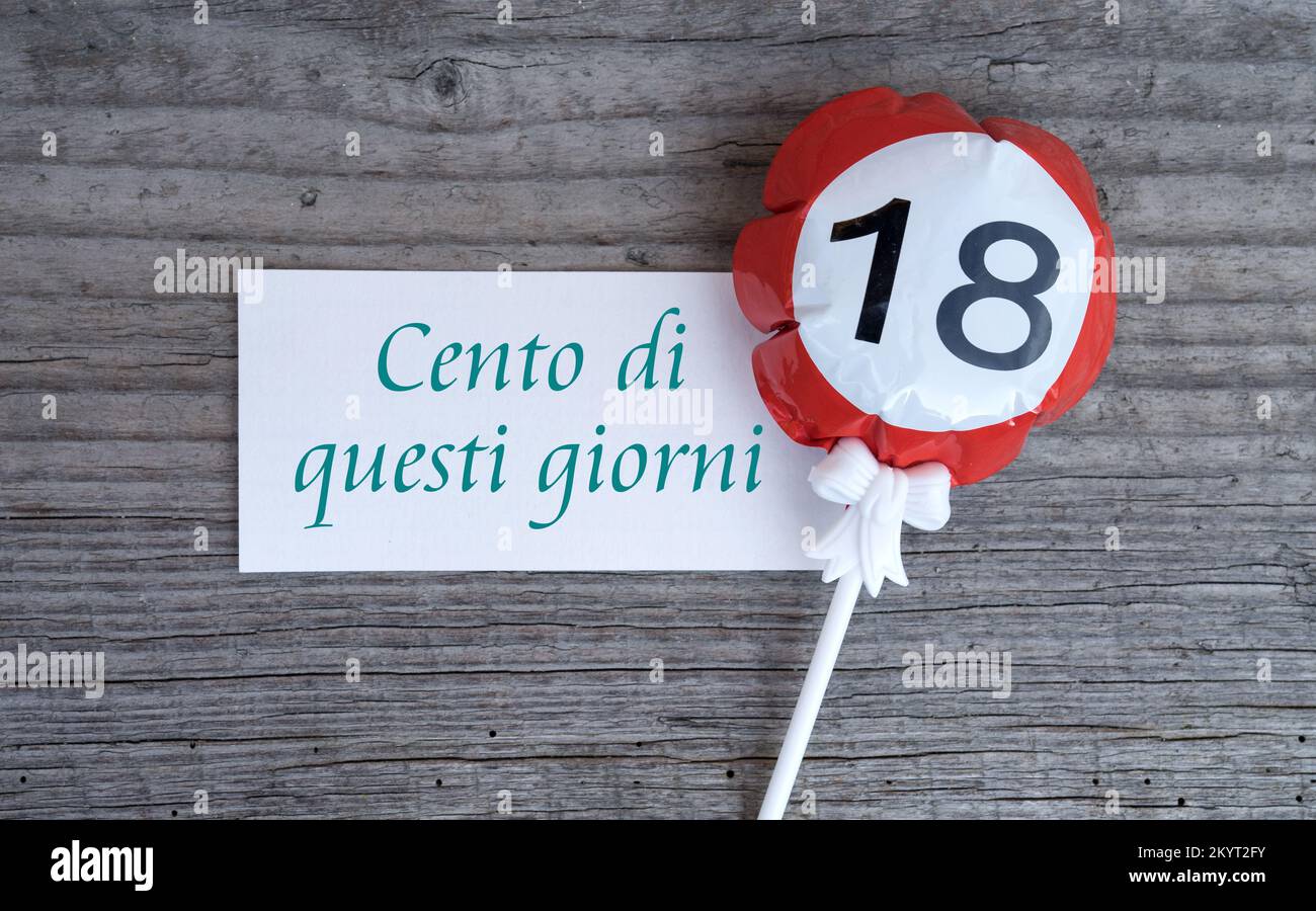 Carte de vœux italienne d'anniversaire 18th et ballon avec texte : Joyeux  anniversaire Photo Stock - Alamy