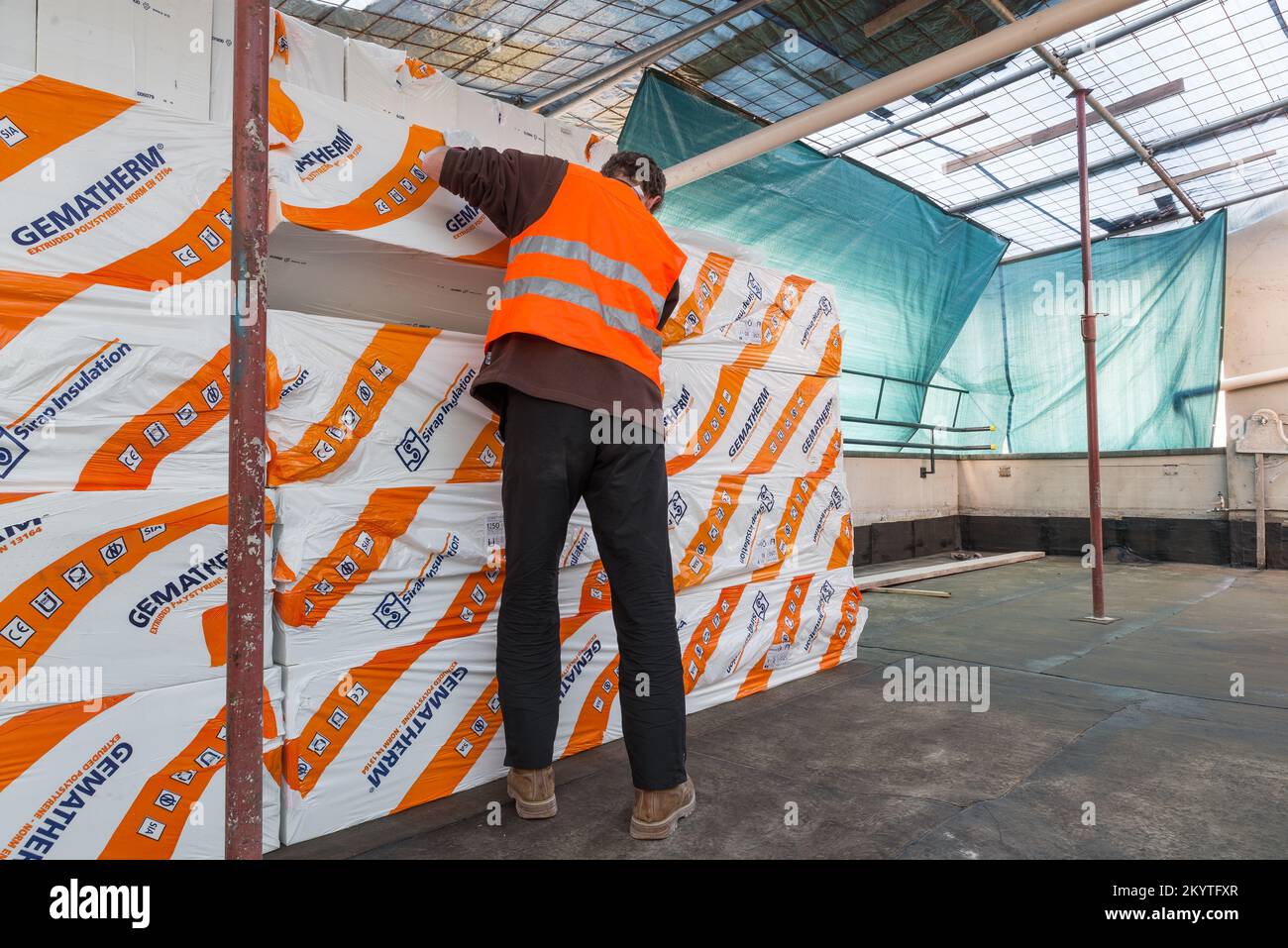 Réparation à domicile. Imperméabilisation et isolation thermique du sol