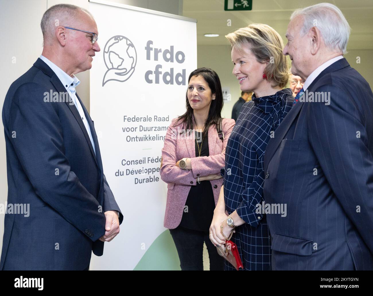 Bruxelles, le 02 décembre 2022. mathieu Verjans, secrétaire national de l'ACV/CSC, Zakia Khattabi, ministre de l'Environnement et du climat, la reine Mathilde de Belgique et le président du FDRO du CFDD François Xavier de Donnea photographiés lors d'une visite royale au Conseil fédéral pour le développement durable (Federale Raad voor Duurzame ontwaking FRDO - Conseil fédéral le développement durable CFDD), pour À Bruxelles, le vendredi 02 décembre 2022. En sa qualité de présidente honoraire, la Reine est informée de la participation des jeunes aux objectifs de développement durable (ODD) et elle connaît le personnel et le memb Banque D'Images