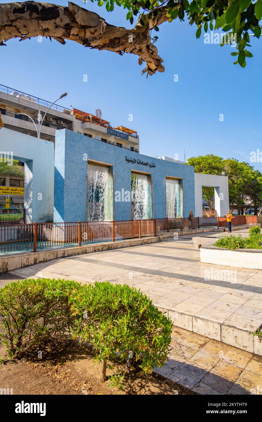 Fontaine dans les jardins tunisiens de Hammamet Aqaba Jordanie Banque D'Images