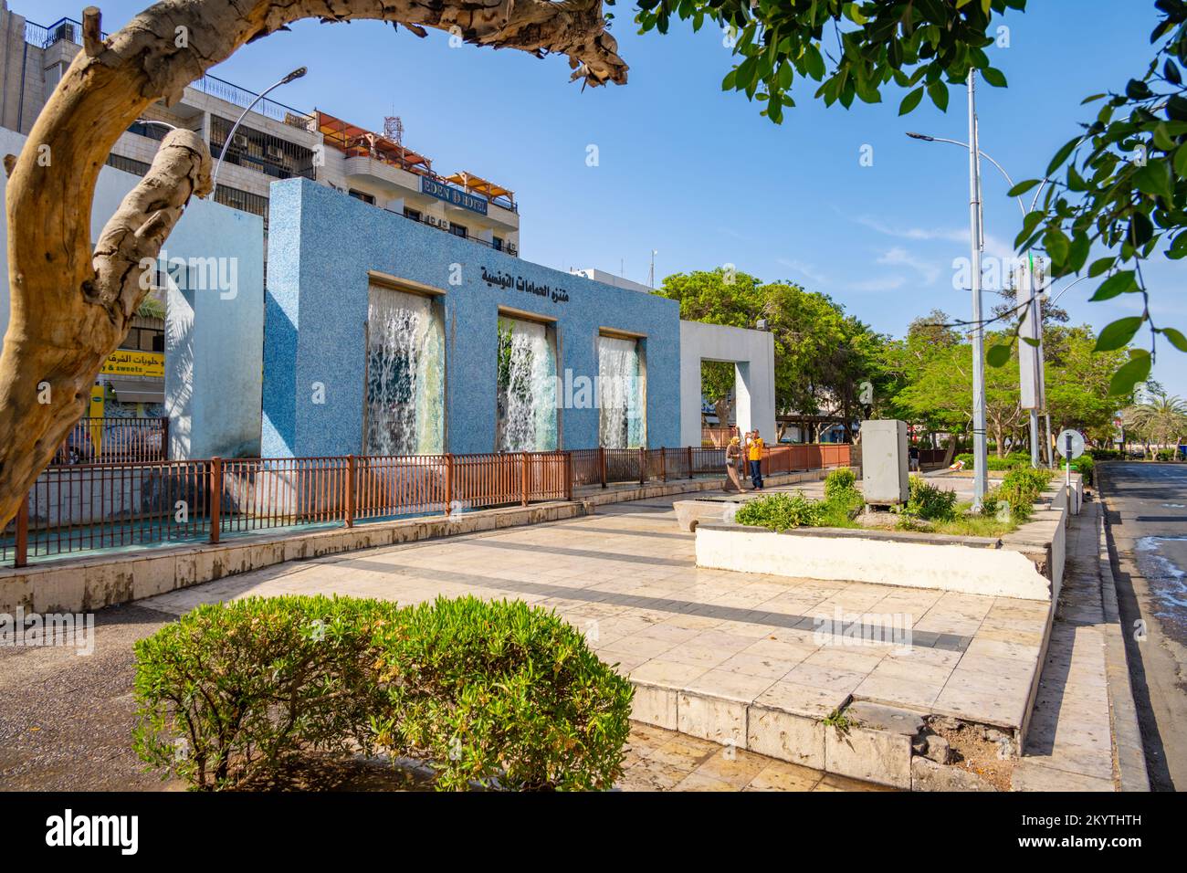 Fontaine dans les jardins tunisiens de Hammamet Aqaba Jordanie Banque D'Images
