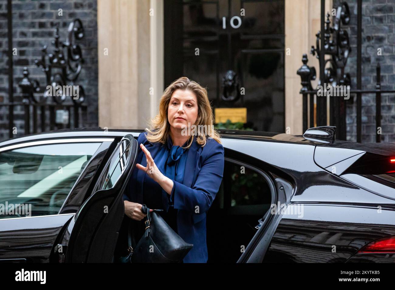 Penny Mordtante, Lord-président du Conseil et leader de la Chambre des communes, à l'extérieur du numéro 10 Downing Street à Londres Banque D'Images