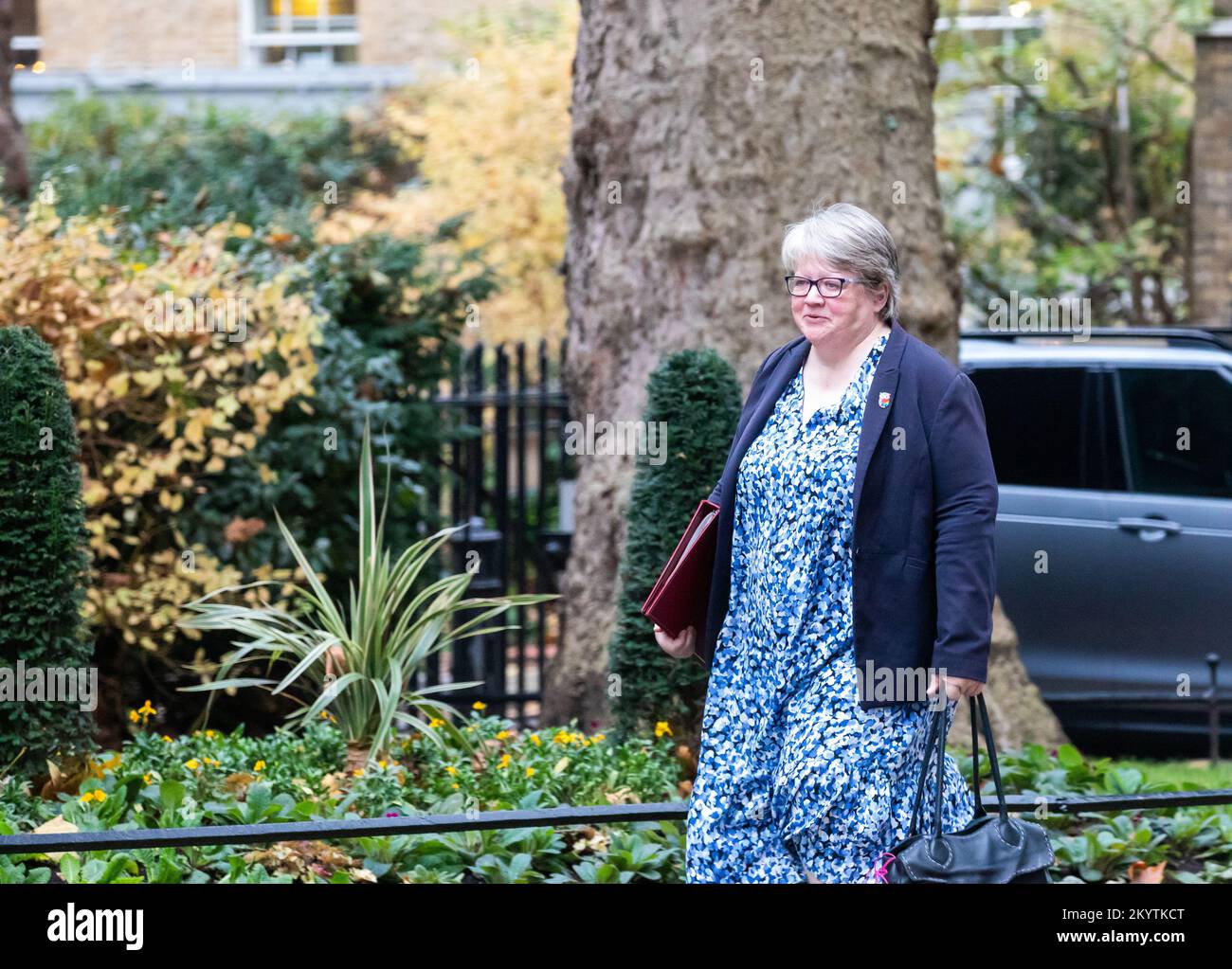 Thérèse Coffey, secrétaire d'État à l'Environnement, à l'alimentation et aux Affaires rurales, au numéro extérieur 10 Downing Street à Londres Banque D'Images