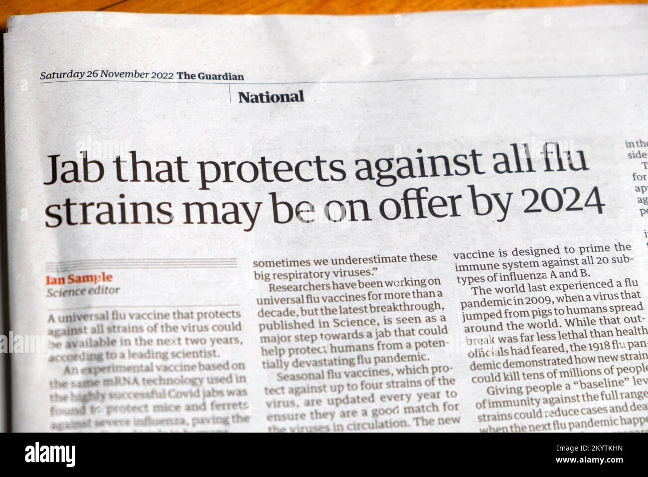 « Jab qui protège contre toutes les souches de grippe pourrait être offert d'ici 2024 » le journal Guardian titre nouveau vaccin universel contre la grippe d'hiver 26 novembre 2022 Royaume-Uni Banque D'Images