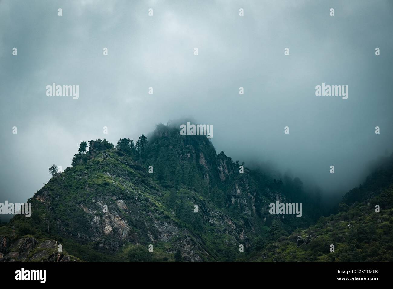 Cloudy mountains Banque D'Images