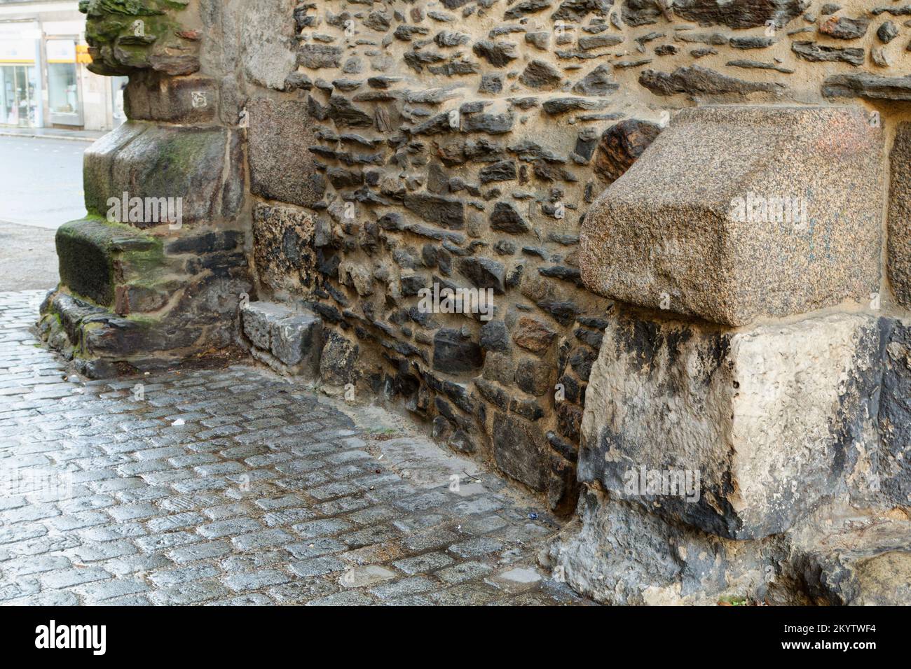 Vestiges des bordures de la porte romaine (270AD) de Condevicnum (aujourd'hui Nantes) vers Angers, détail de la porte Saint-Pierre (porte Saint-Pierre), Nantes Banque D'Images