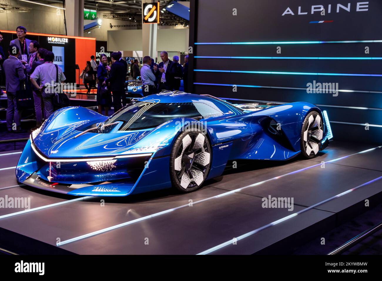 Voiture de sport Alpine Alpenglow à hydrogène présentée au salon de l'automobile de Paris, France - 17 octobre 2022. Banque D'Images