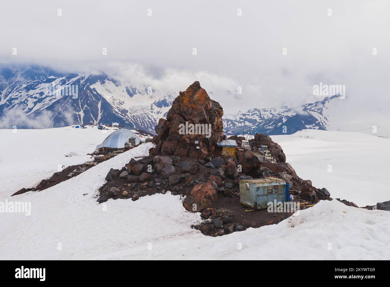 Le site du célèbre hôtel soviétique Shelter 11 sur Elbrus, Russie. Banque D'Images