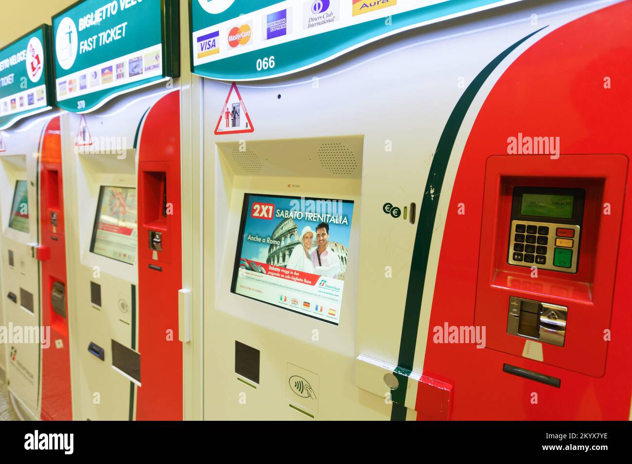 VENISE - 14 SEPTEMBRE 2014 : kiosque à billets à la gare de Venise. Venise est une ville du nord-est de l'Italie située sur un groupe de 118 petites îles Banque D'Images