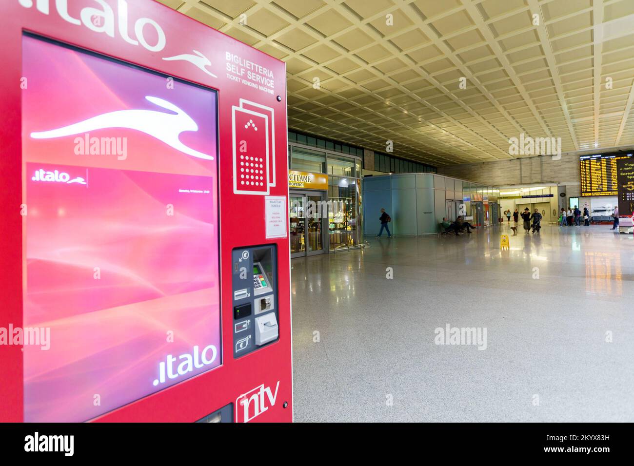 VENISE - 14 SEPTEMBRE 2014 : kiosque à billets à la gare de Venise. Venise est une ville du nord-est de l'Italie située sur un groupe de 118 petites îles Banque D'Images