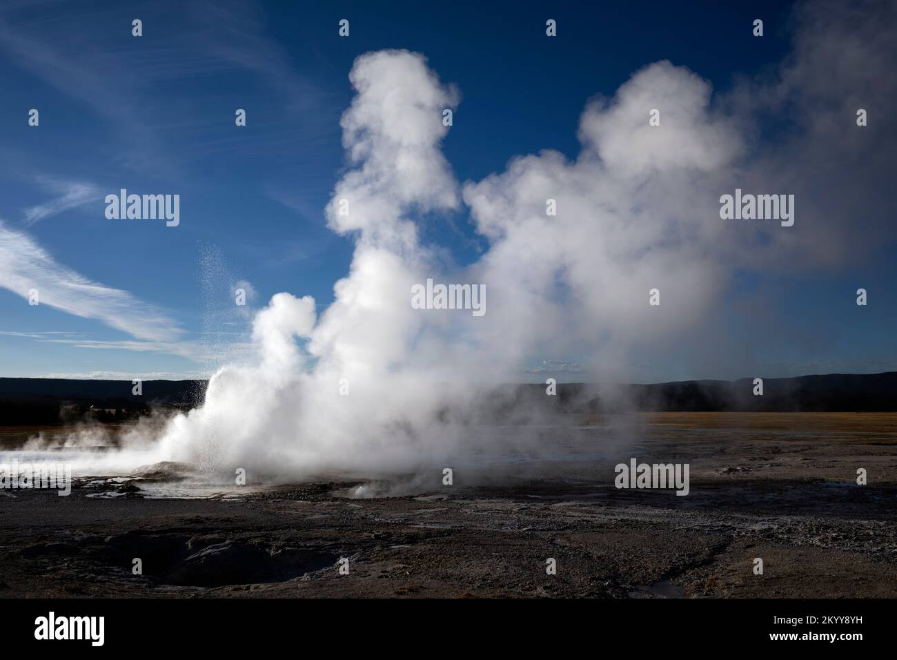 WY05150-00....Wyoming - Clespydra Geyser dans la zone des pots de peinture de fontaine, bassin inférieur de Geyser, parc national de Yellowstone. Banque D'Images