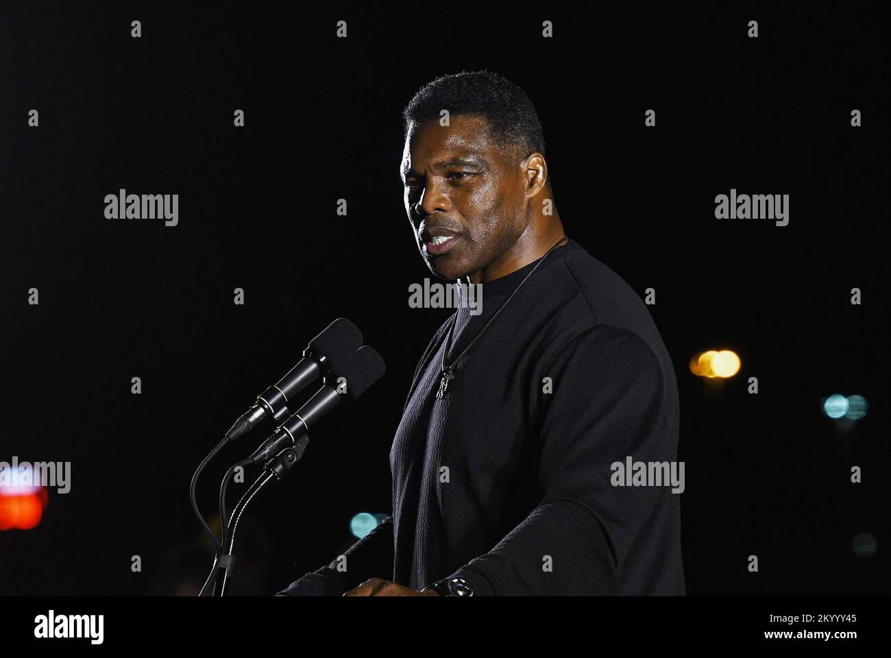 Valdosta, États-Unis. 02nd décembre 2022. Géorgie le candidat républicain au Sénat Herschel Walker prend la parole lors d'un rassemblement de campagne à Valdosta. Avec quatre jours pour aller jusqu'à l'élection de 6 décembre de deuxième tour pour les États-Unis Le Sénat, Herschel Walker, poursuit sa campagne dans toute la Géorgie dans l'espoir de vaincre le sénateur sortant Raphael Warnock (D-GA). (Photo de Paul Hennessy/SOPA Images/Sipa USA) crédit: SIPA USA/Alay Live News Banque D'Images