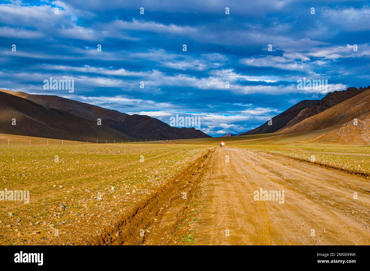 Paysage montagneux de ladnscape le long de la route d'Ali et Gerze, Tibet occidental, Asie Banque D'Images