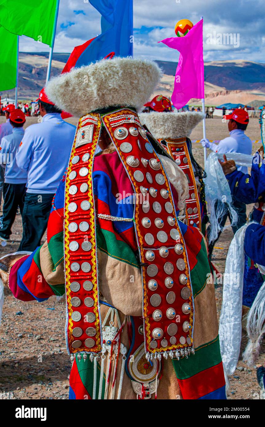 Gros plan des vêtements traditionnels sur le festival des tribus à Gerze Tibet occidental, Asie Banque D'Images