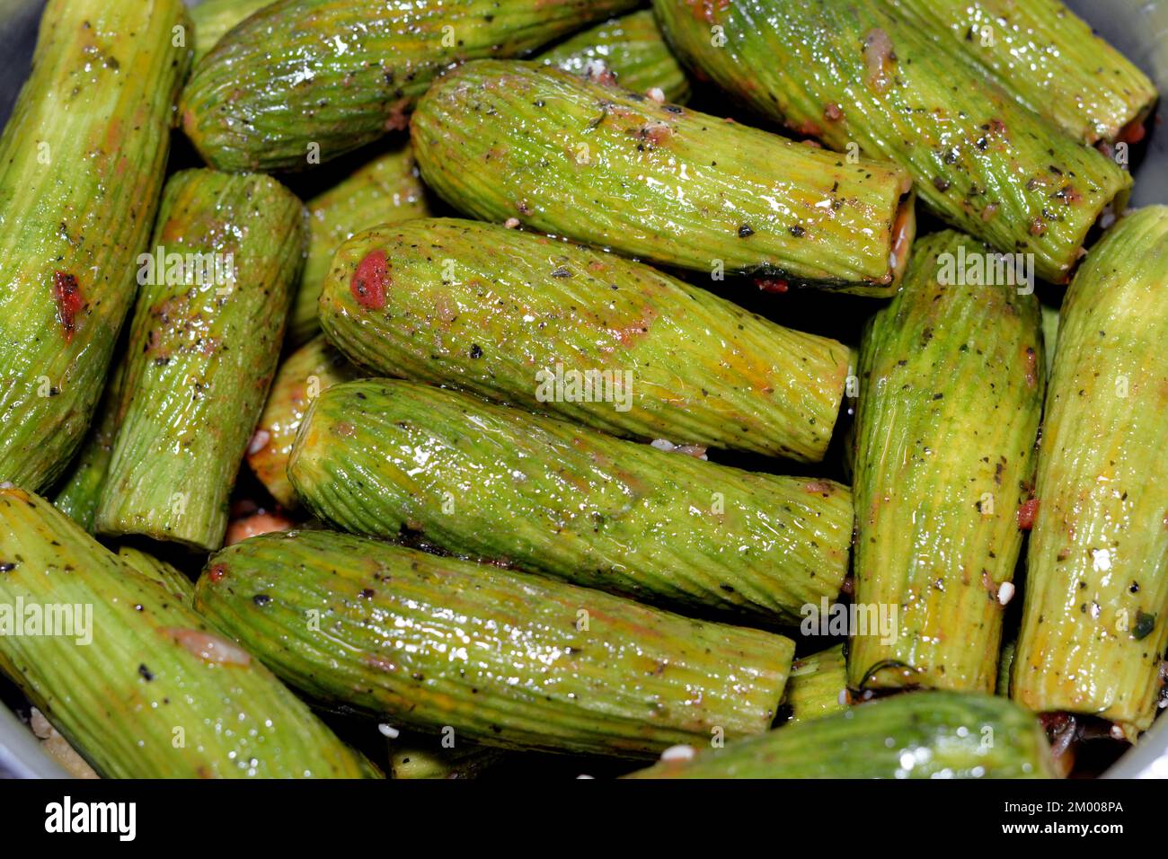 Courge farcie, courgette, moelle, mahshi, ou courgettes fourrées de riz blanc, oignon, persil, aneth et coriandre, foyer sélectif de l'égyptien arabe Banque D'Images