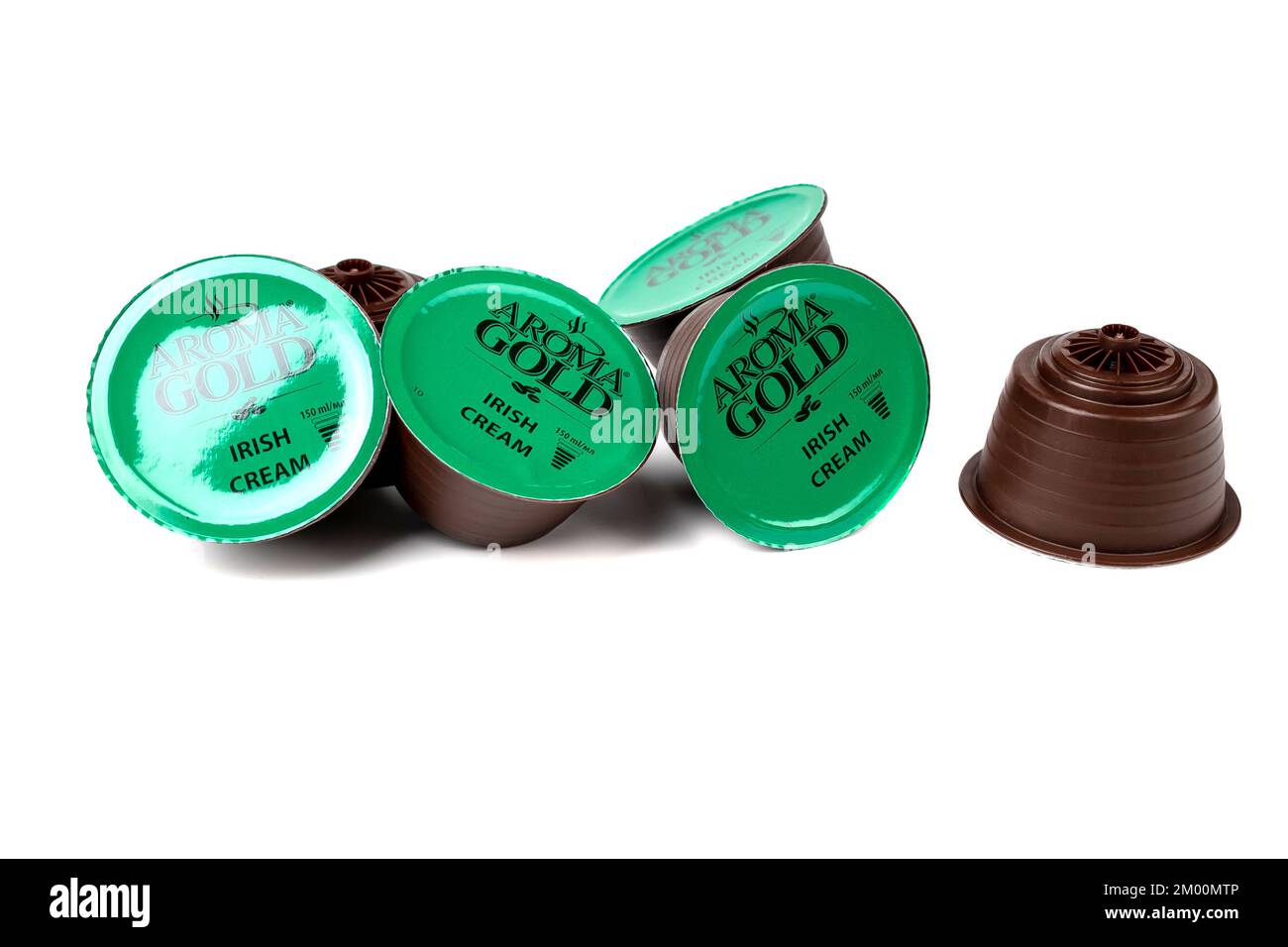 Jurmala, Lettonie - 11.19.2022: Café AROMA GOLD - crème irlandaise. Capsule à café pour Dolce Gusto. Isoler Banque D'Images