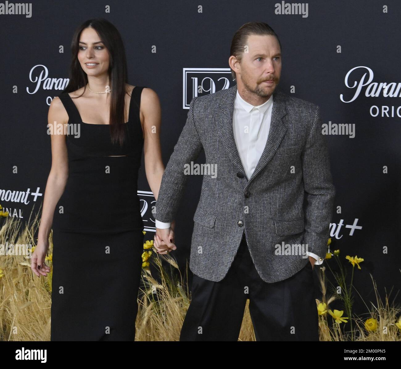 Los Angeles, États-Unis. 02nd décembre 2022. Brian Geraghty (R), membre du casting, et Genesis Rodriguez assistent à la première de la série télévisée WESTERN dramatique de Paramount '1923' au Hollywood American Legion Post 43 à Los Angeles vendredi, 2 décembre 2022. Scénario : les Hollandais sont confrontés à un nouvel ensemble de défis au début du siècle 20th, dont la montée de l'expansion occidentale, la prohibition et la Grande Dépression. Photo de Jim Ruymen/UPI crédit: UPI/Alay Live News Banque D'Images