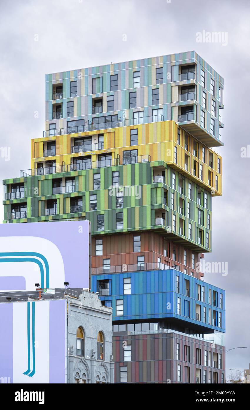 Melbourne, Victoria, Australie - Icon Apartment building par Jackson Clements Burrows Architects / JCBA avec l'artiste Matthew Johnson Banque D'Images