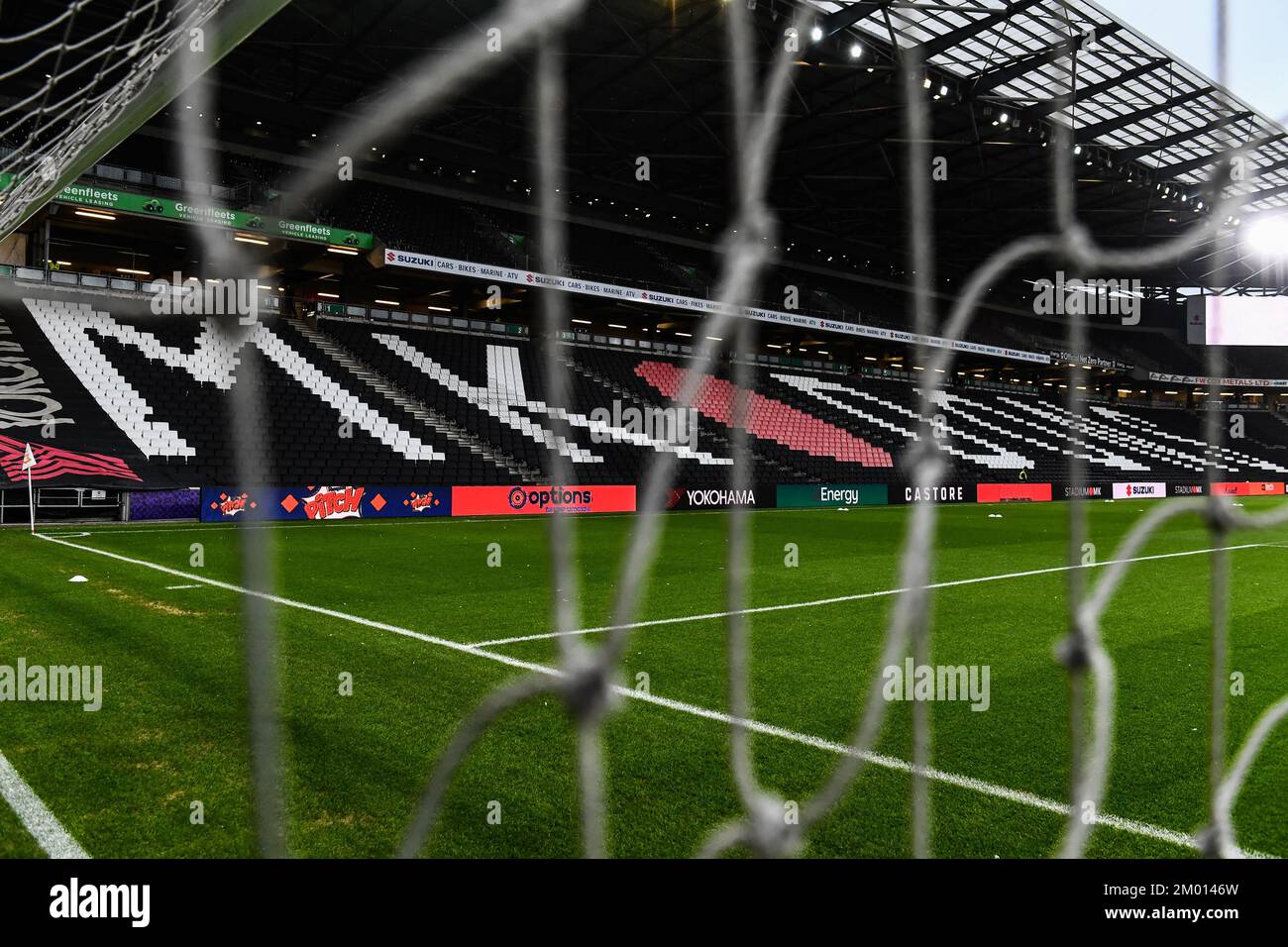 Vue générale à l'intérieur du stade lors du match Sky Bet League 1 entre MK Dons et Burton Albion au stade MK, Milton Keynes, le samedi 3rd décembre 2022. (Crédit : Kevin Hodgson | ACTUALITÉS MI) crédit : ACTUALITÉS MI et sport /Actualités Alay Live Banque D'Images