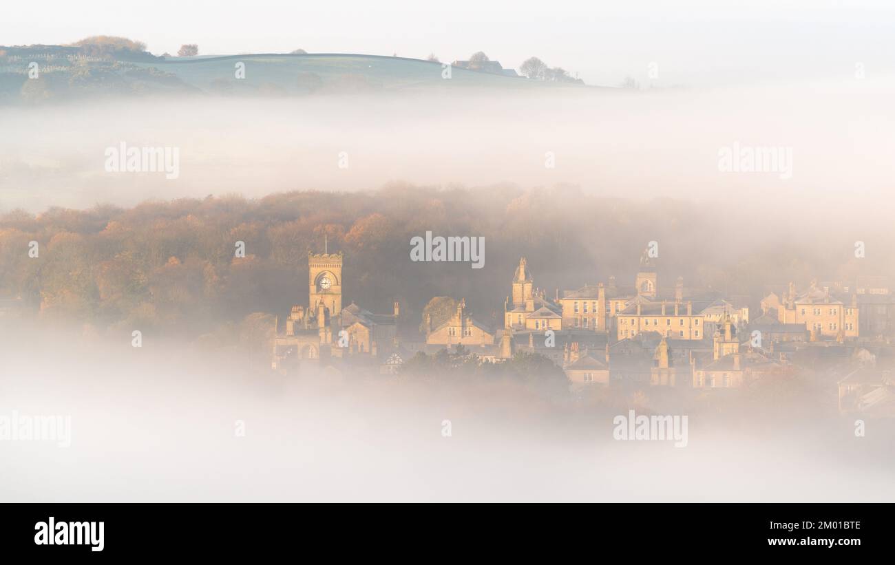 High Royds Hospital est un ancien hôpital psychiatrique au sud du village de Menston, en Angleterre. L'hôpital, qui a ouvert ses portes en 1888, a fermé ses portes en 2003. Banque D'Images