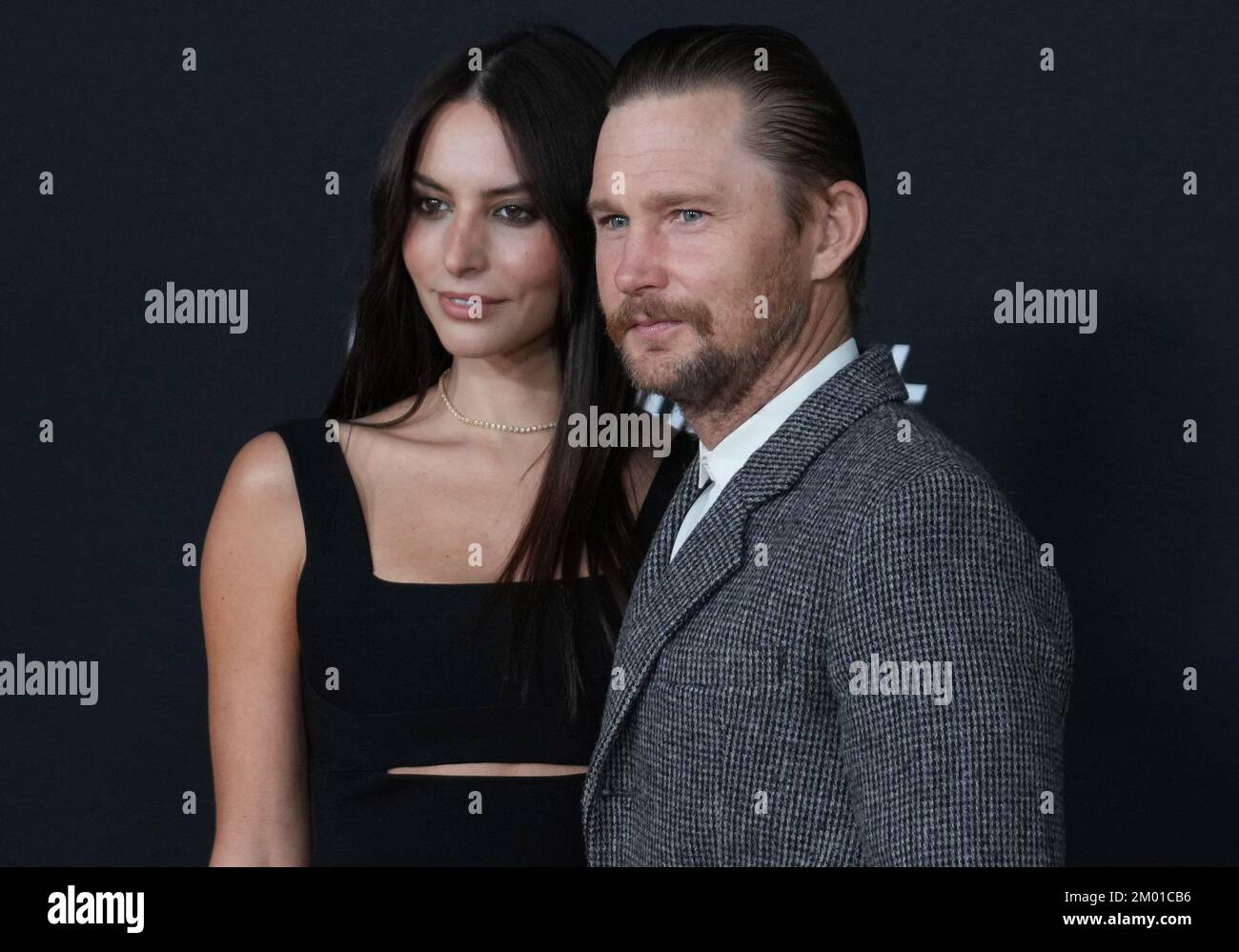 Los Angeles, États-Unis. 02nd décembre 2022. (G-D) Genesis Rodriguez et Brian Geraghty à la première du Paramount en 1923 tenue à la Légion américaine hollywoodienne à Hollywood, CA le vendredi, ?2 décembre 2022. (Photo par Sthanlee B. Mirador/Sipa USA) crédit: SIPA USA/Alay Live News Banque D'Images