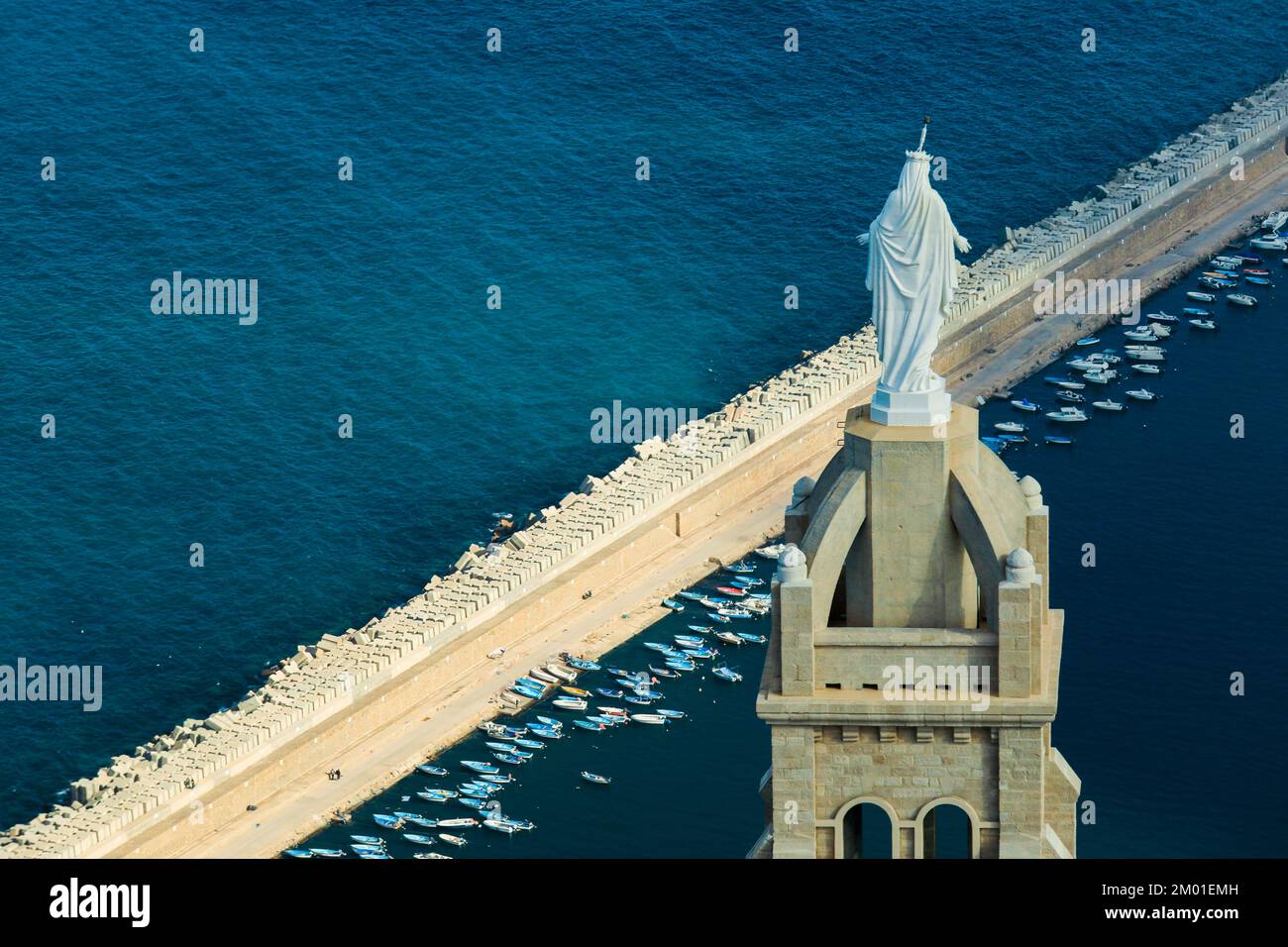 Vue panoramique sur le port d'Oran sur la côte de la mer Méditerranée, Algérie Banque D'Images