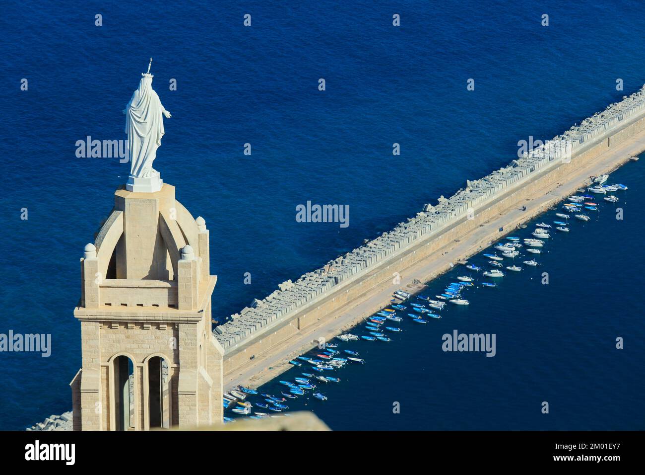Vue panoramique sur le port d'Oran sur la côte de la mer Méditerranée, Algérie Banque D'Images