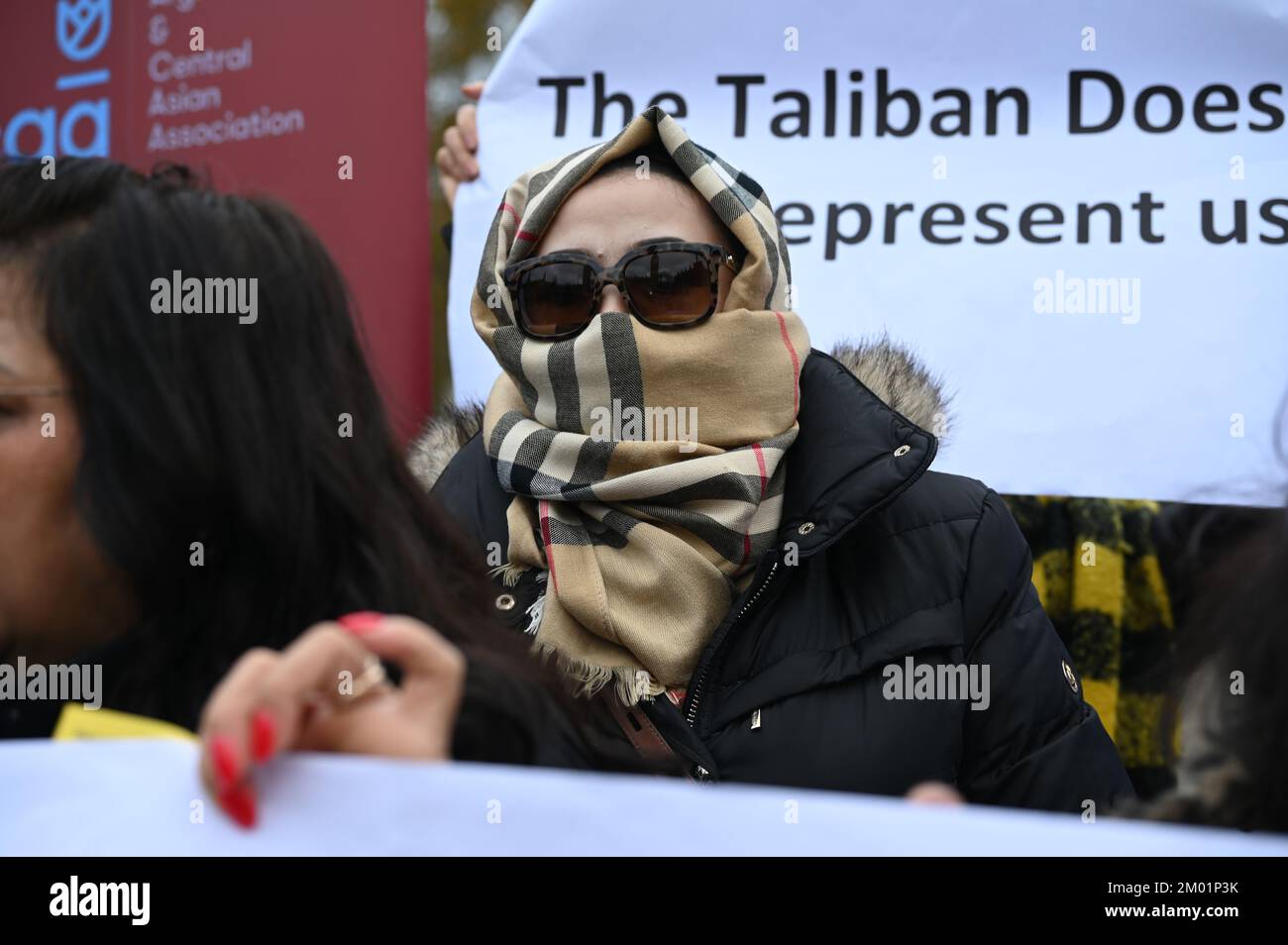 Parliament Square, Londres, Royaume-Uni. 3rd décembre 2022 : le mouvement des femmes afghanes affirme que les femmes et les filles sont opprimées par le gouvernement afghan. En outre, les États-Unis ont volé 8 milliards d'argent des Afghans. Que les Afghans trouvent impossible pour l'éducation ou acheter de la nourriture pour les enfants et des vêtements chauds. Les Américains incompétents font également des ravages sur le développement afghan. En fait, l'éducation des femmes aide au développement de la nation, Londres, Royaume-Uni. Banque D'Images